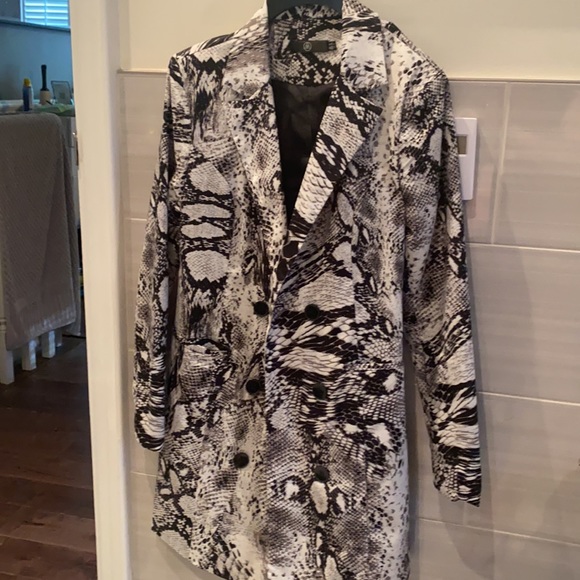 Missguided Snakeskin Double-breasted Blazer - Picture 3 of 6